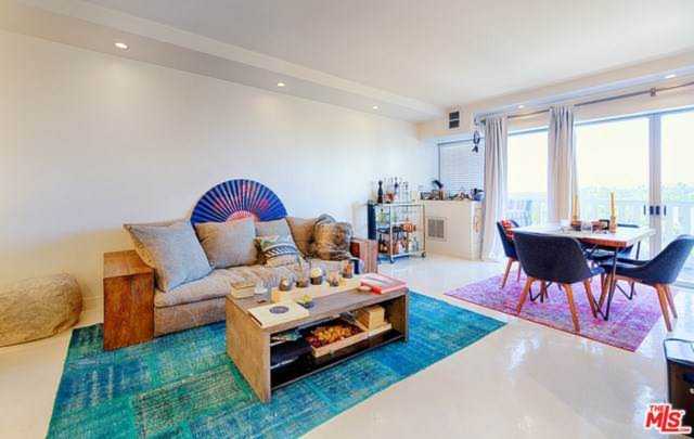999 N Doheny Drive #811 West Hollywood, CA 90069