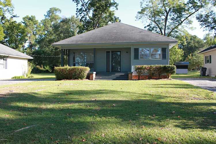 Home For Sale At 206 Lake Shore Drive, Wilmington NC in Not In Subdivision Photo 1