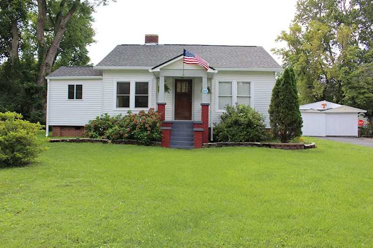 406 NE Durbin Dr Knoxville, TN 37912 | MLS 1090709 Photo 1