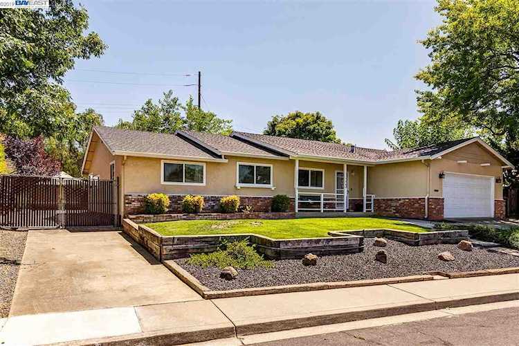 1768 Regal Dr Concord, CA 94521 | MLS 40878642 Photo 1