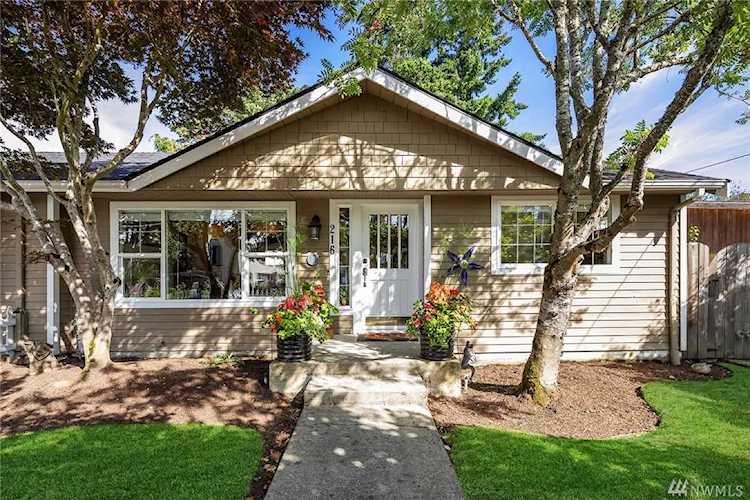 98004216 106th Ave SEBellevue/West OfBellevueNew price in downtown Bellevue! 1-level home with charm & character rarely seen on a quiet street...King1529065WAhome for saleDowntown Photo 1