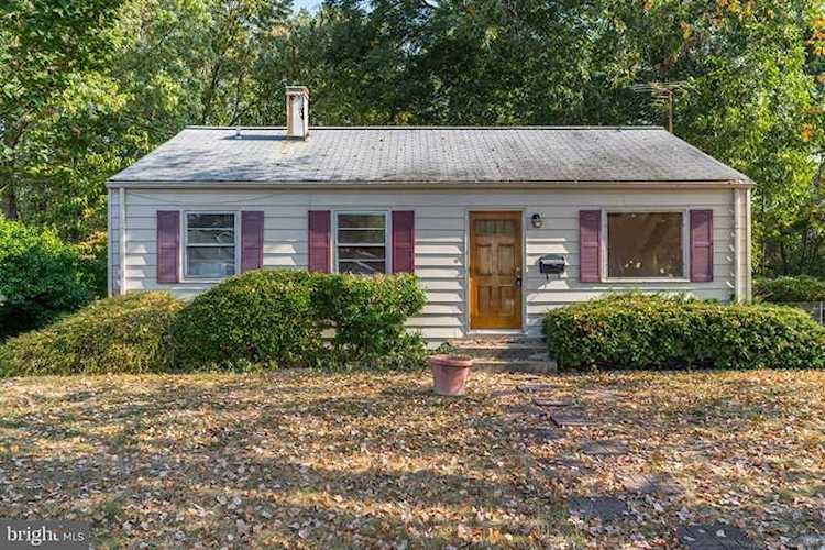 3220 Campbell Dr Alexandria, VA 22303 | MLS ® VAFX1093960 Photo 1
