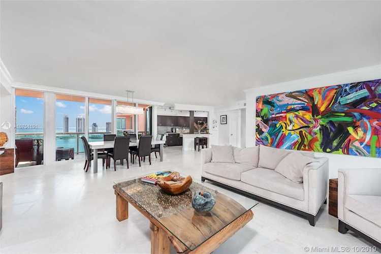 3370 Hidden Bay Dr #2706 Aventura, FL 33180