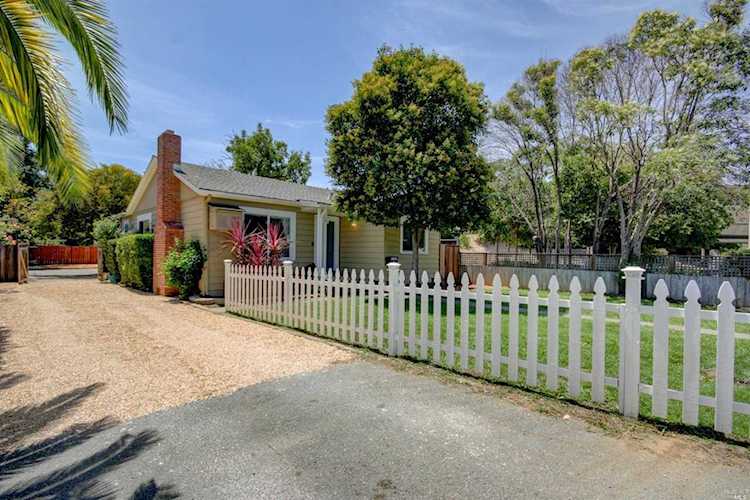 707 Olive Avenue Novato, CA 94945 | MLS 21920468 Photo 1