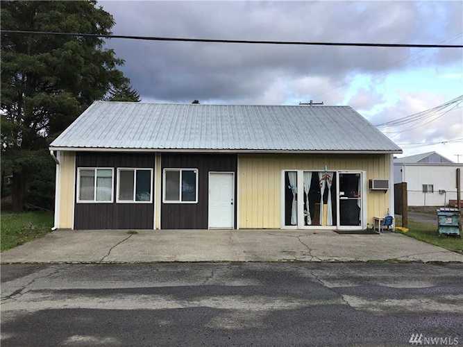 191 3RD St Morton, WA 98356