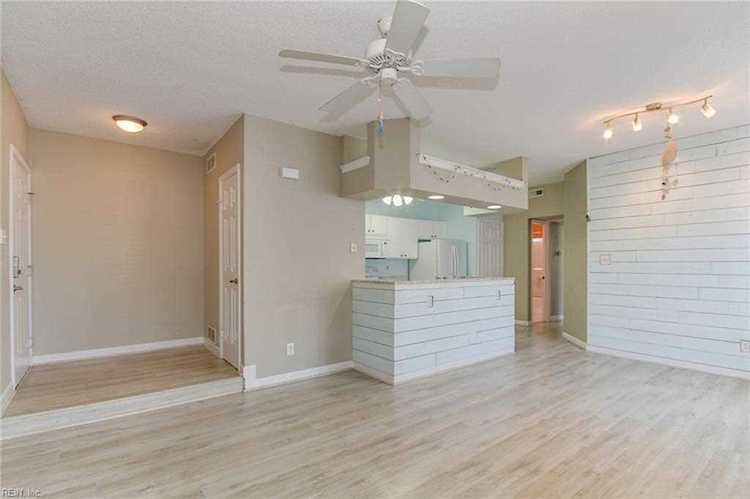 home for sale in Shorehaven Virginia Beach VA 23451 - MLS 10281347 Photo 1