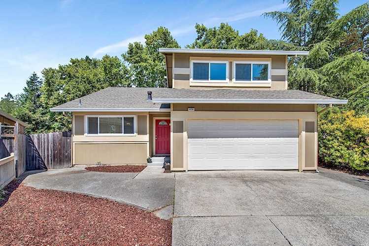 1404 Garrett Court Rohnert Park, CA 94928 | MLS 21923030 Photo 1
