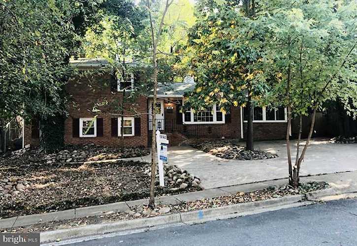 3705 Cameron Mills Rd Alexandria, VA 22305 | MLS ® VAAX240520 Photo 1