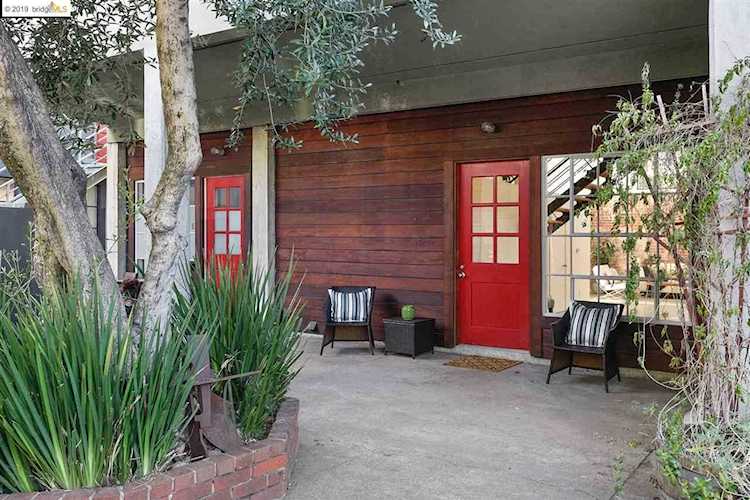3016 Filbert St Oakland, CA 94608 | MLS 40884897 Photo 1