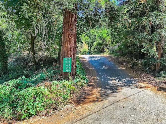 2016 Riverview Drive Healdsburg, CA 95448 | MLS 21921791 Photo 1
