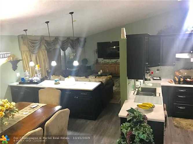 9918 Moss Pond Dr Boca Raton, FL 33496