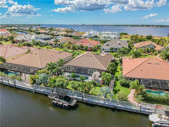 579 Fore Drive Bradenton, FL 34208 | MLS A4447205 Photo 1