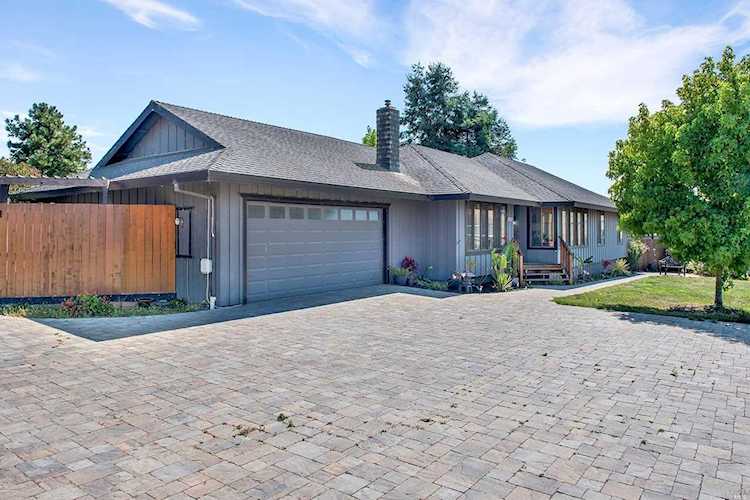 16 Balma Lane Petaluma, CA 94952 | MLS 21915379 Photo 1