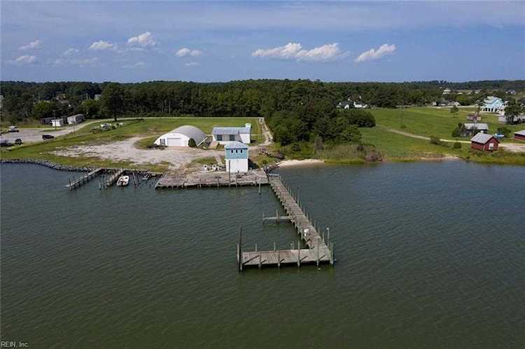 3+ACR York River Seafood Ln Hayes, VA 23072