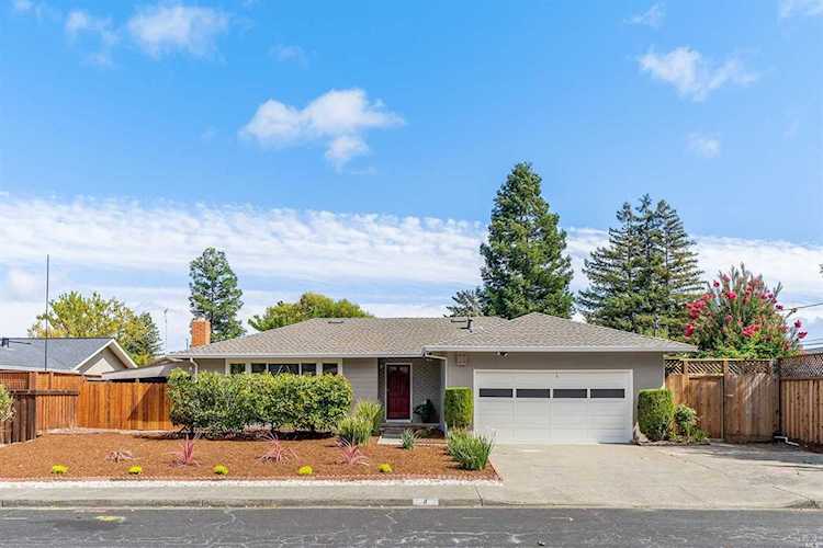 4 Fabian Court Novato, CA 94947 | MLS 21922736 Photo 1