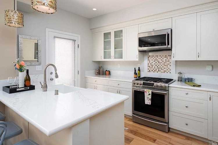 74 Arnold Drive Novato, CA 94949 | MLS 21922029 Photo 1
