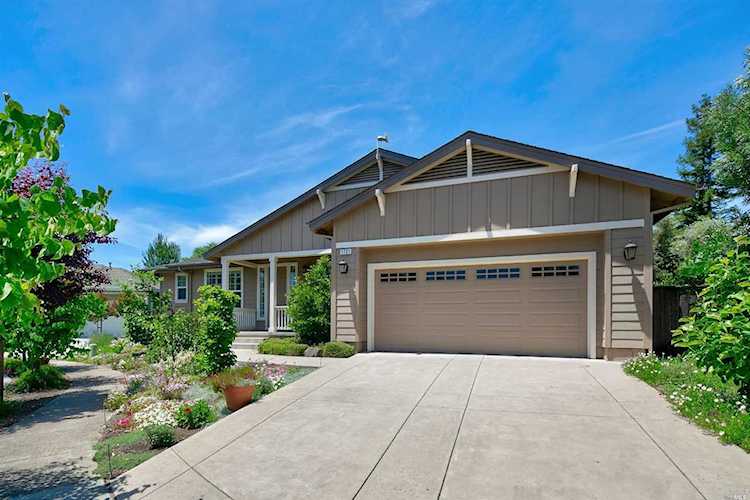 1721 Emerald Drive Calistoga, CA 94515 | MLS 21915253 Photo 1