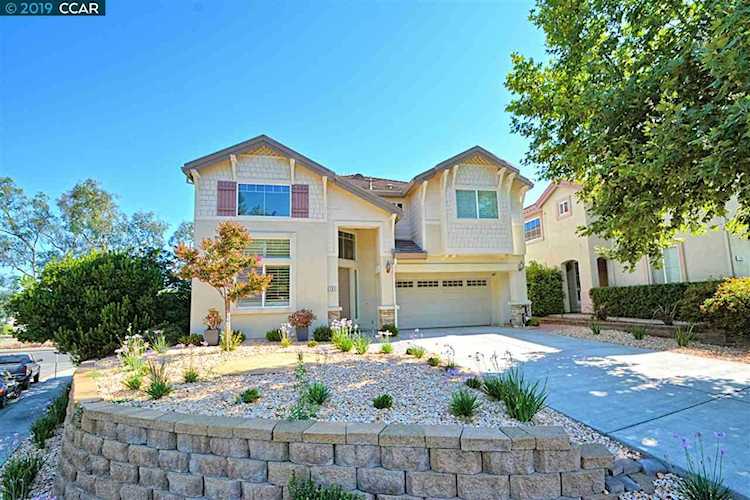 101 Santos Ranch Ct Martinez, CA 94553 | MLS 40878539 Photo 1