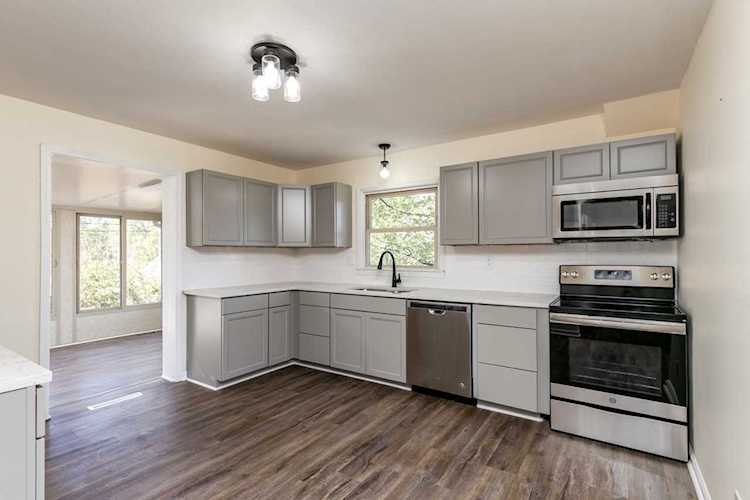 105 Oak Street Midway, KY 40347