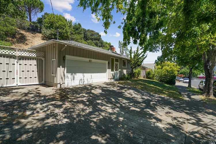 271 Irwin Street San Rafael, CA 94901 | MLS 21917467 Photo 1