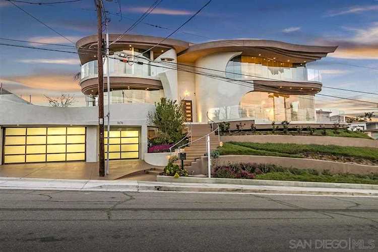 1676 Plum Street San Diego, CA 92106