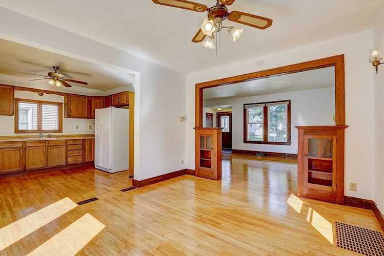 117 W Burnett St Beaver Dam, WI 53916