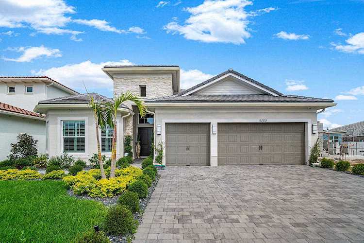 9209 Greenspire Lane Lake Worth, FL 33467