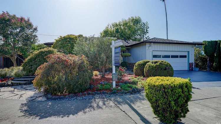 122 Golden Hind Passage Corte Madera, CA 94925 | MLS 21923855 Photo 1