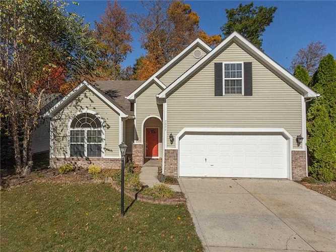 5884 Lost Oaks Dr Carmel, IN 46033 | MLS 21661813 Photo 1