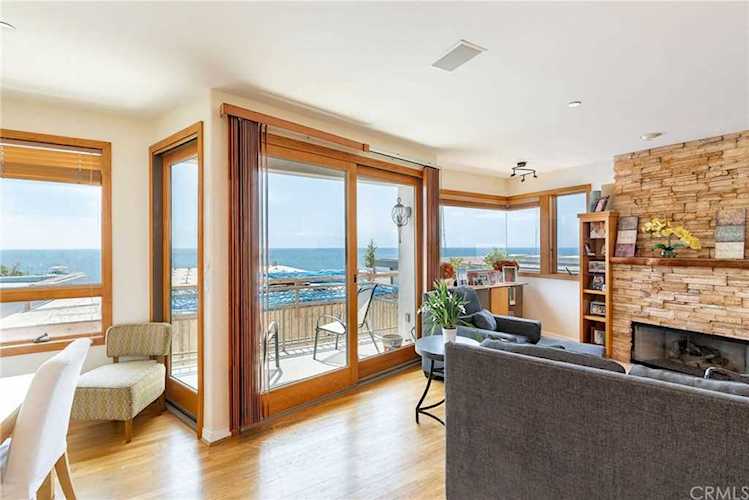 1209 Bayview Drive in Manhattan Beach, CA - MLS# SB19189797 Photo 1