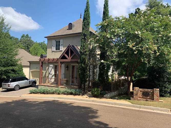 102 Oak Park Oxford, MS 38655
