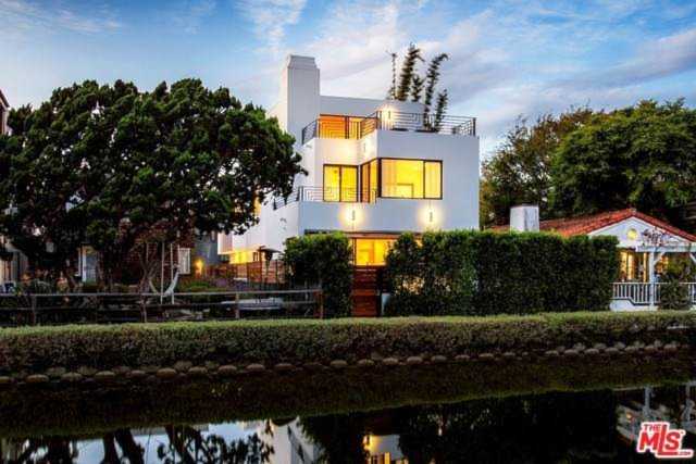 429 Sherman Canal Venice, CA 90291