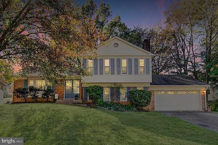 7915 Laural Valley Way Springfield, VA 22153 | MLS ® VAFX1097068 Photo 1