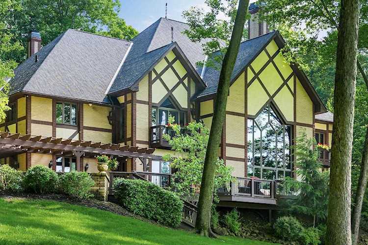 242 Pinehurst Drive Granville, OH 43023