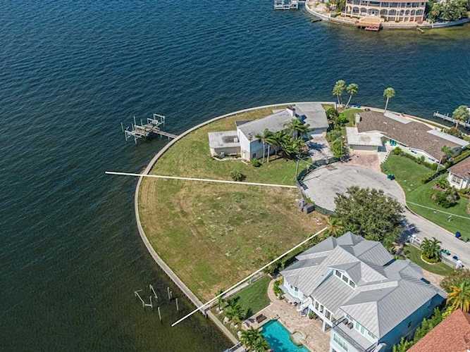5122 W Poe Avenue Tampa, FL 33629