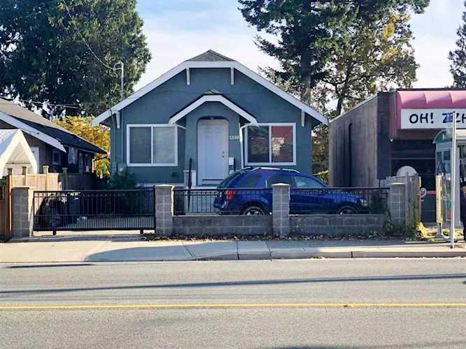 7516 Edmonds Street Burnaby, BC V3N 1B4