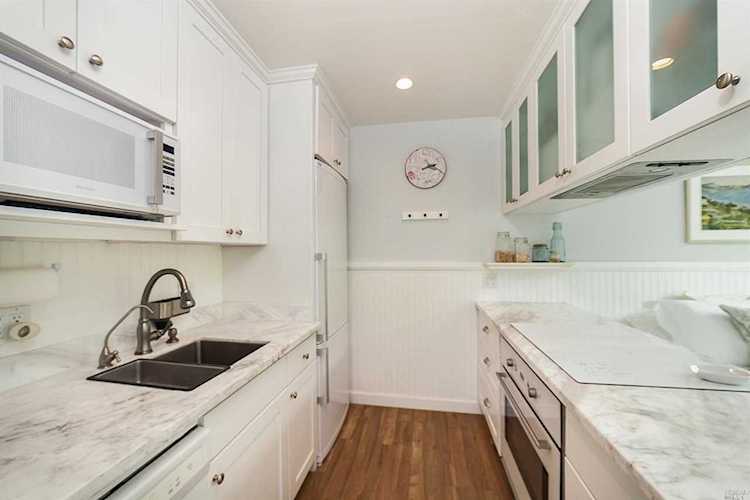 18 Arenal Avenue Stinson Beach, CA 94970 | MLS 21911298 Photo 1