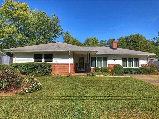 70 Stanley Dr Newport News, VA 23608 | MLS 10285849 Photo 1