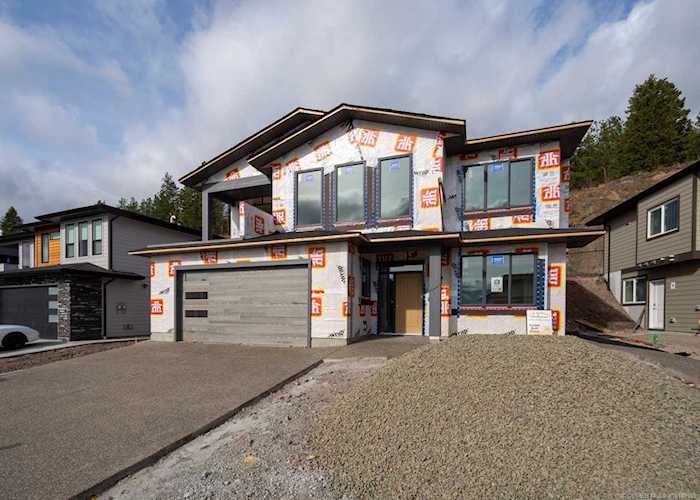 2592 Crown Crest Drive West Kelowna, BC V4T3N3