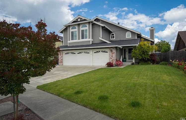 15 Warrick Court Petaluma, CA 94954 | MLS 21913288 Photo 1