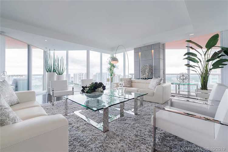 3370 Hidden Bay Dr #2713 Aventura, FL 33180