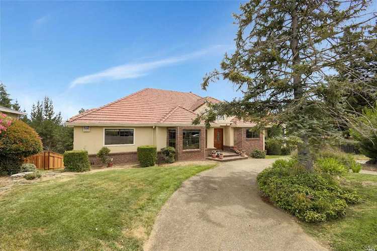 4 Lone Oak Court Petaluma, CA 94952 | MLS 21908188 Photo 1