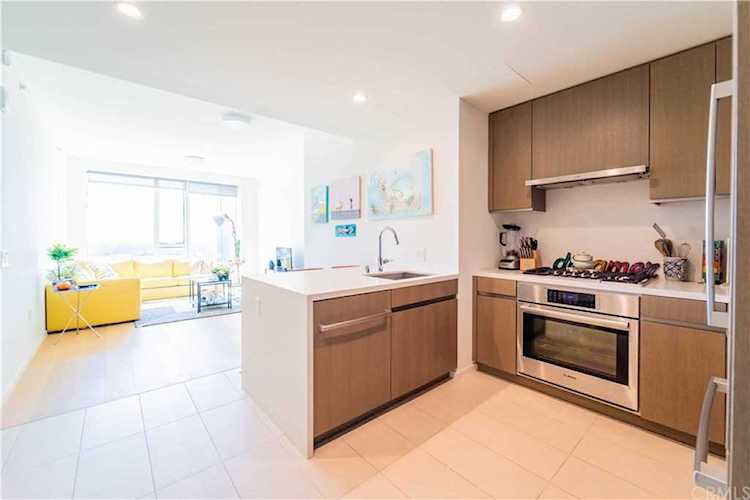 889 Francisco Street #2402A Los Angeles, CA 90017