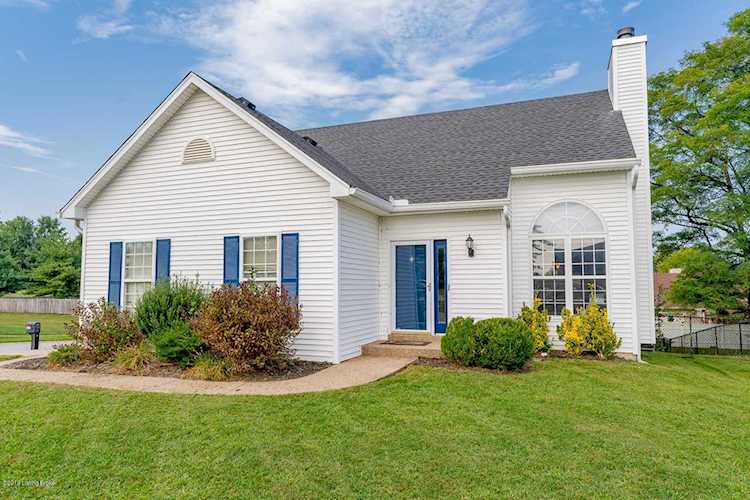 home for sale at 8015 Village Point Dr Louisville KY 40291 - MLS #1542953 Photo 1