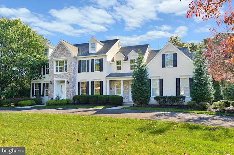 25 Milford Dr Marlton, NJ 08053