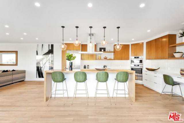 10860 Via Verona Street Los Angeles, CA 90077