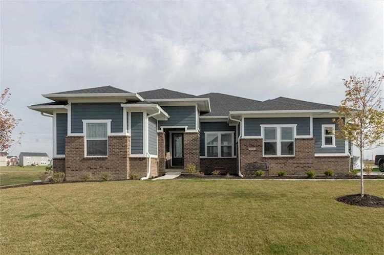 4276 Kettering Drive Zionsville, IN 46077 | MLS 21674308 Photo 1