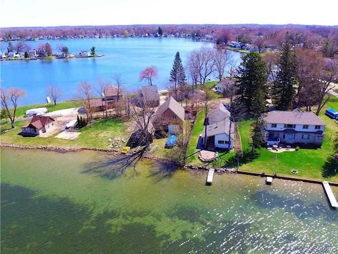 3865 Highland Ct Highland Twp, MI 48356