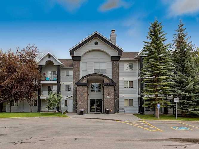 2022 Canyon Meadows Drive SE #220 Calgary, AB T2J 7H1