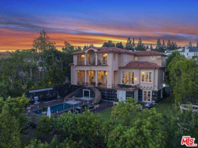 2223 Queensborough Lane Los Angeles, CA 90077